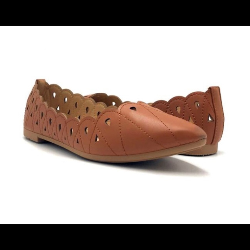 All new tan scalloped flats - Picture 11 of 12